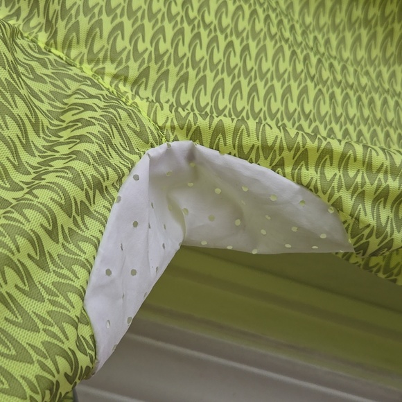 ⭐️Host Pick ⭐️ Sugoi | Hydrolit Running/Cycling Jacket - Picture 10 of 11